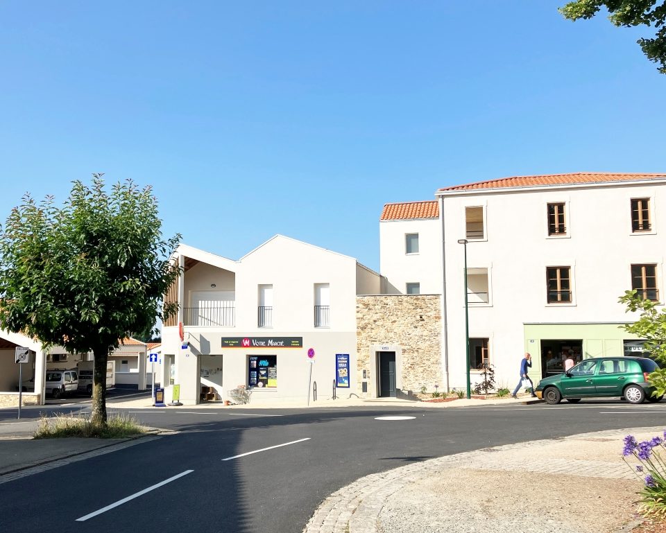 LOGEMENTS / LOCAUX D&rsquo;ACTIVITES / COMMERCES